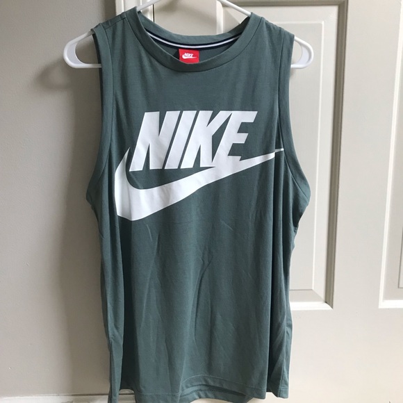 nike sleeveless tee